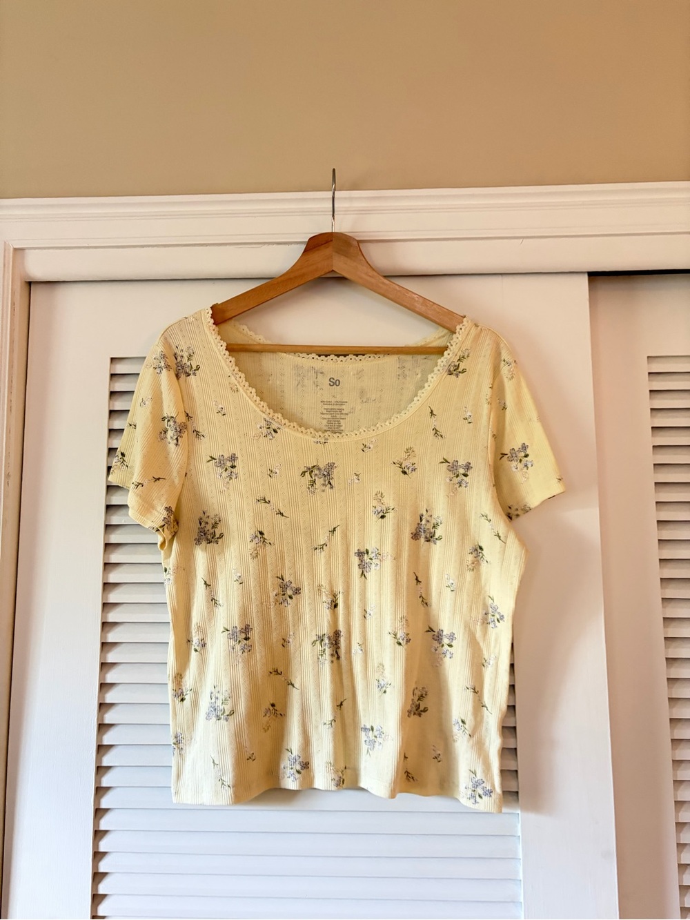 SO Yellow Floral Scoop-Neck Short Sleeve Top